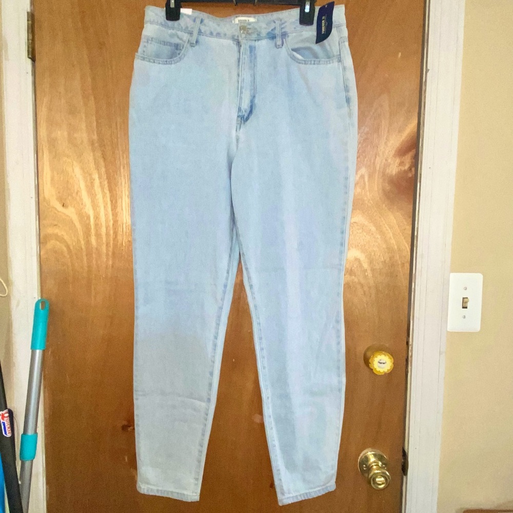Forever 21 “Mom Fit” Skinny Jeans - Brand New Size 29.